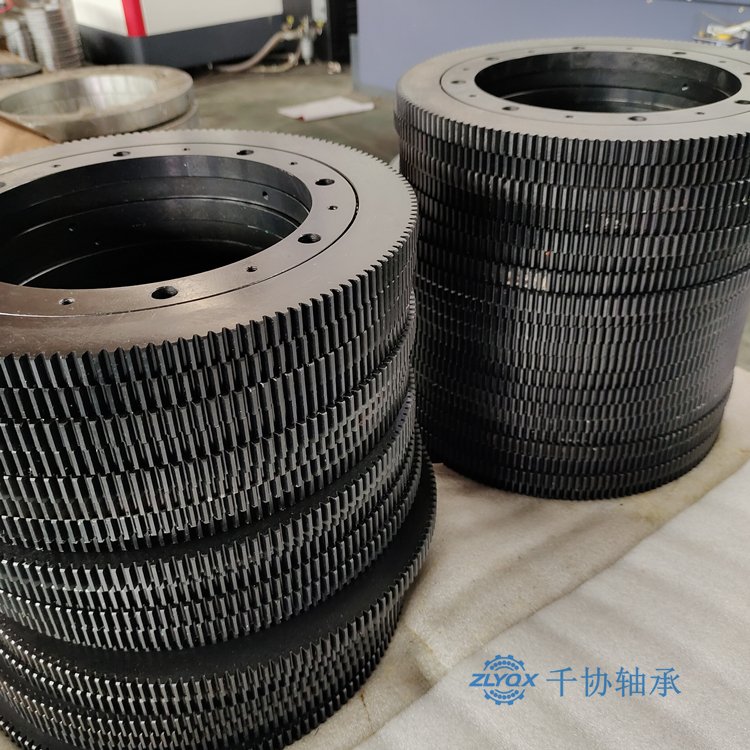 [ZLYQX]轉(zhuǎn)盤軸承底座的結(jié)構(gòu)是怎么設(shè)計(jì)的？