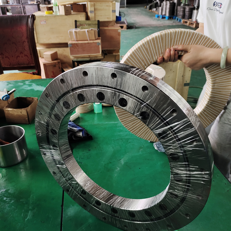 [ZLYQX]分析傳統軸承與交叉滾子軸承的優點？